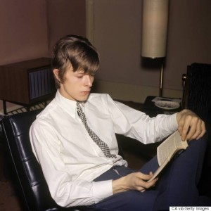 UNITED KINGDOM - JANUARY 01: Photo of David BOWIE; Davie Jones (Davy Jones), posed, c.1965, reading book, (Photo by CA/Redferns)